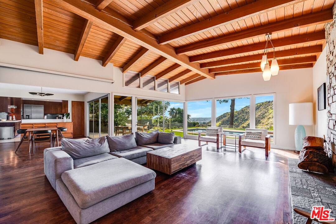 2431   Carman Crest Dr 3BR Hollywood Hills East La