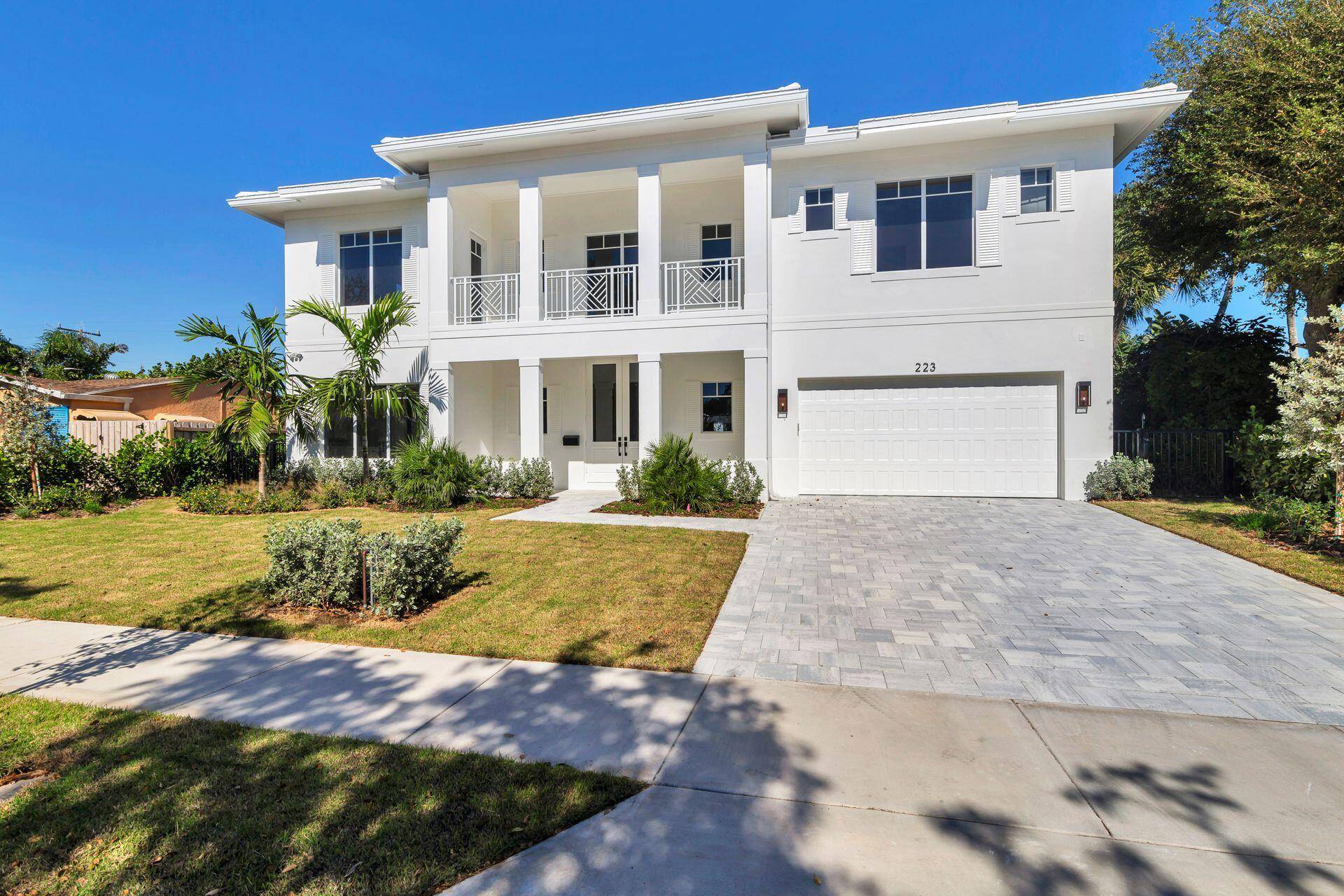 With over 6200 total square feet in the residence, this five bedroom, five and a half bathroom NEW CONSTRUCTION home offers beautiful living spaces and outdoor comfort on an Intracoastal ...