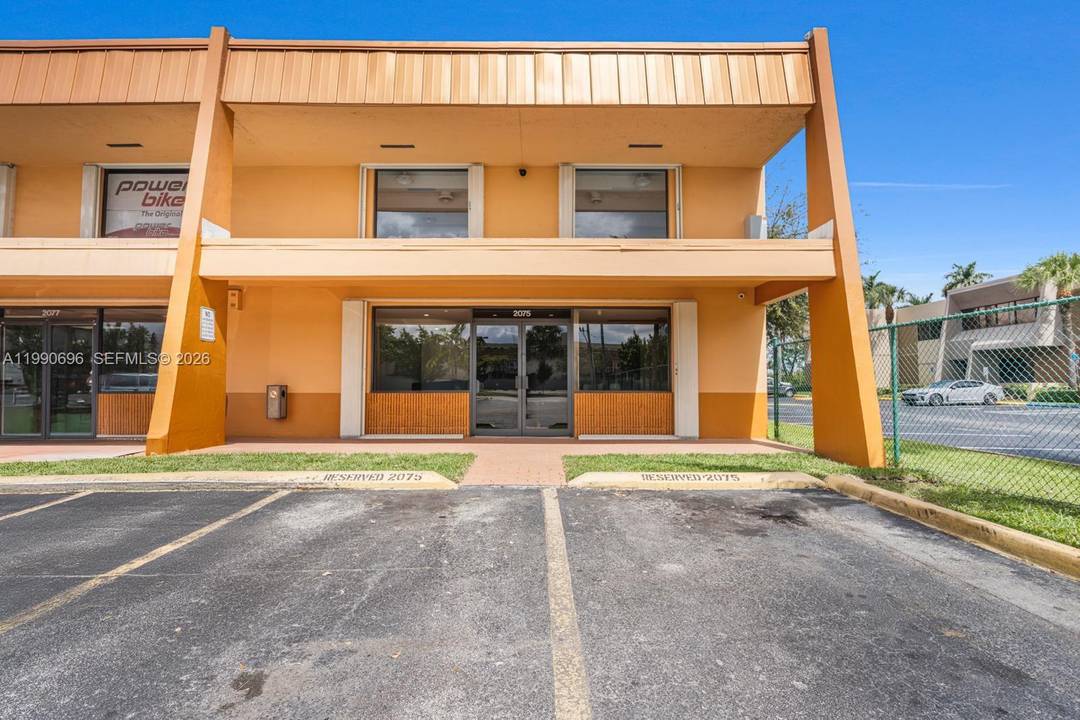 Prime condo Store Front office space corner unit in a beautiful plaza in Hialeah Gardens, perfect for medical, accounting, or law practices.