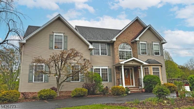 Elegant Colonial on 1. 73 acres with a circular driveway on park like grounds in sought after Warren.