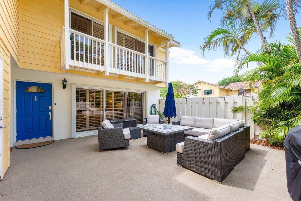 This beautifully upgraded 3 bedroom, 2.