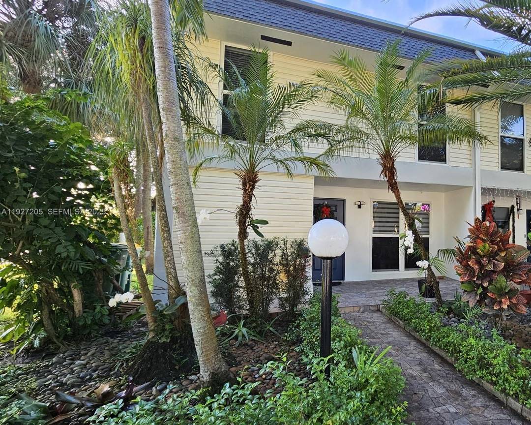 Large and beautiful updated four bedrooms, 2.