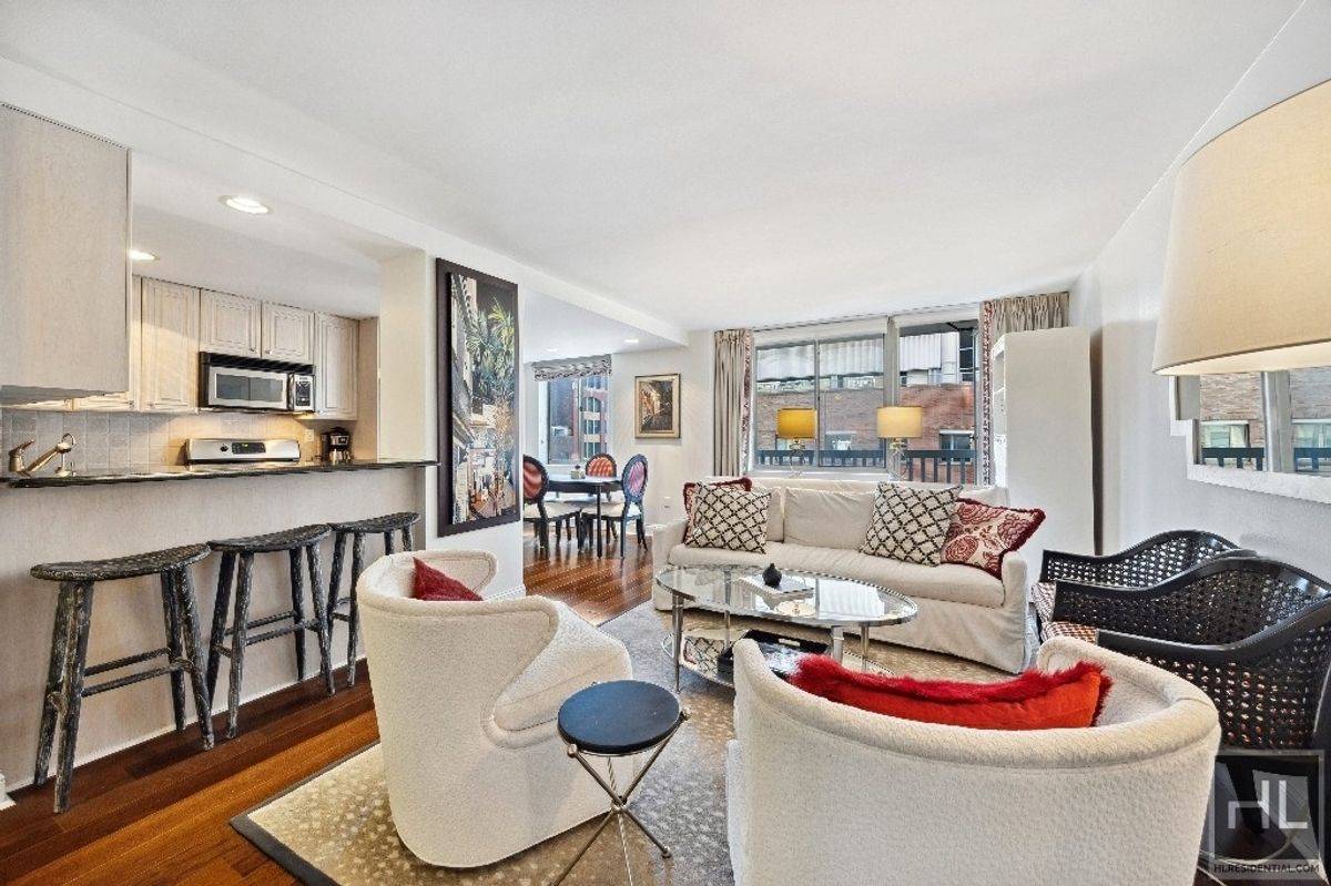 Welcome to your dream home in the heart of the Flatiron District !