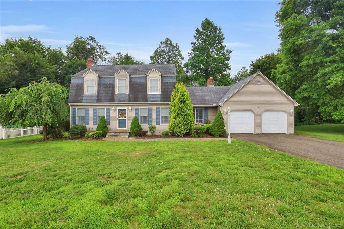 Fall in love ! Absolutely charming home.