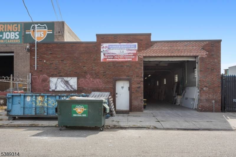 Where exposure meets efficiency, your next industrial opportunity off Route 80 !