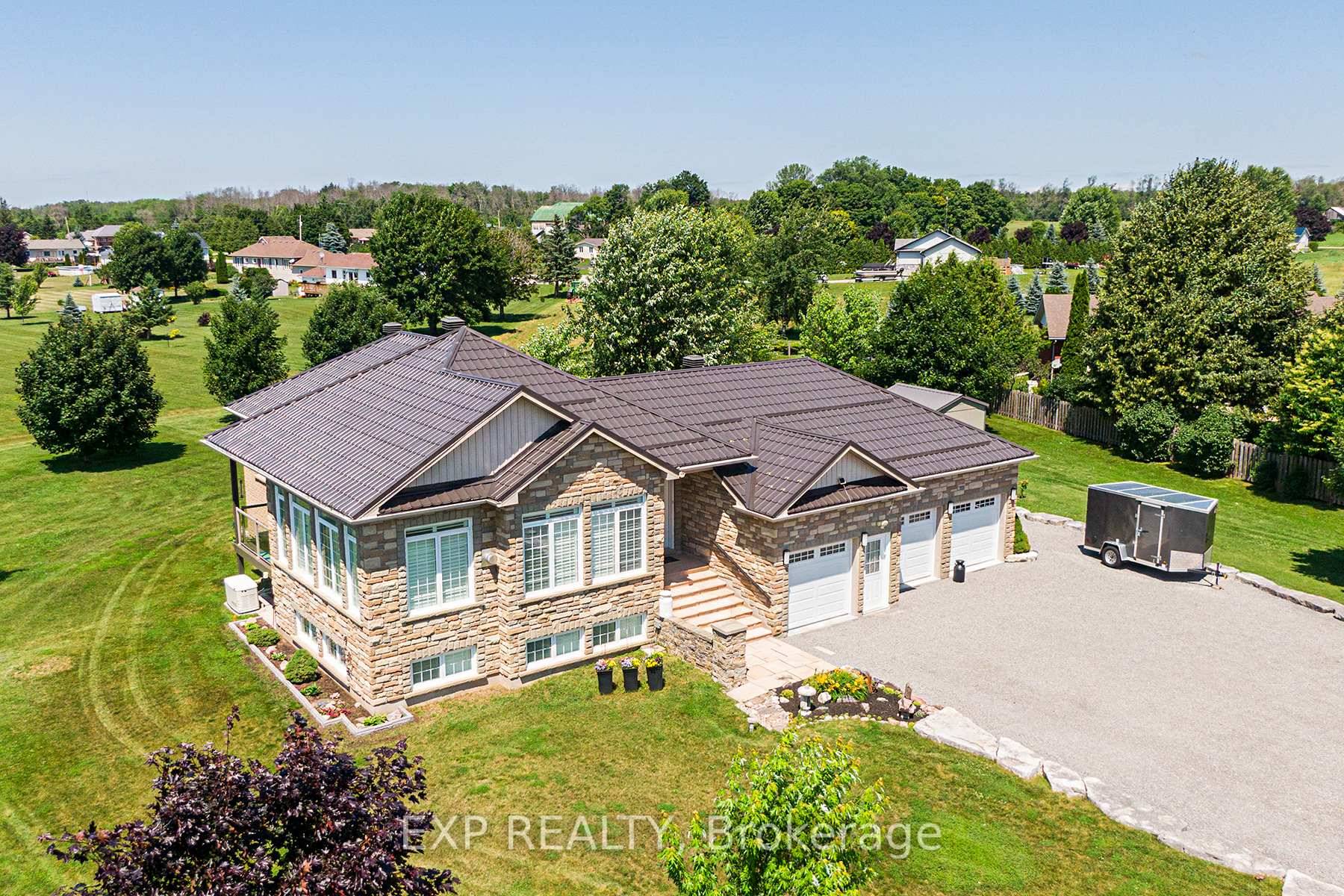 MOVE IN READY ! Executive Home !