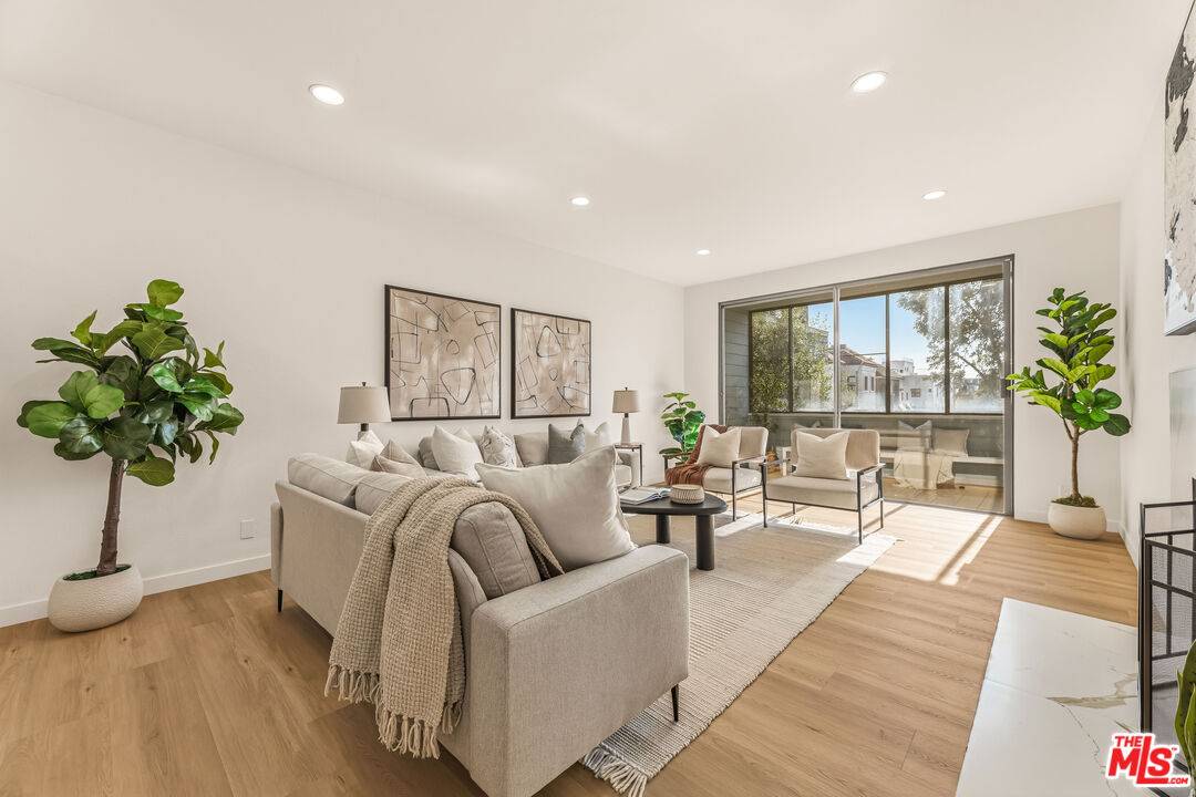 311   Bora Bora Way 2BR Marina Del Rey La