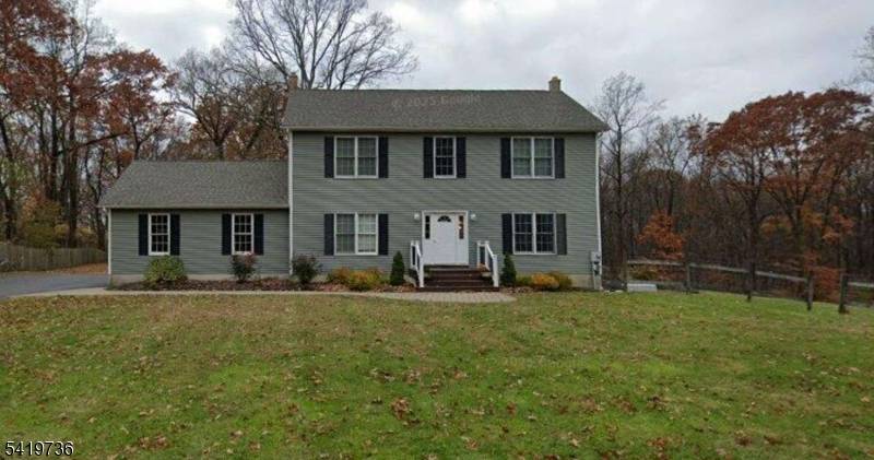 Beautifully maintained 4 bedroom, 2.