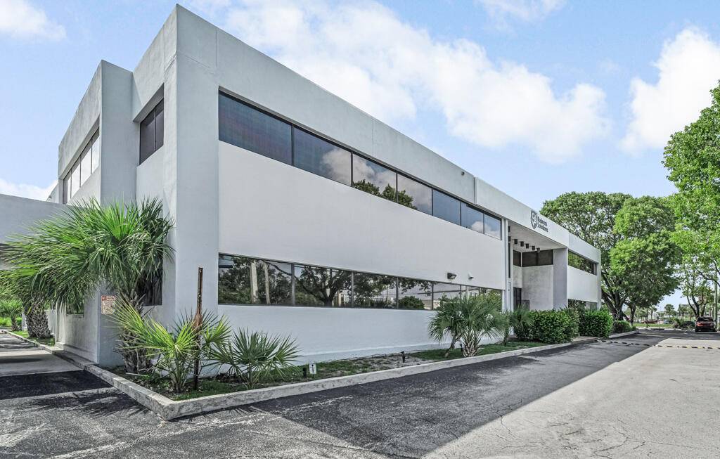 Prime commercial opportunity in the heart of West Palm Beach !