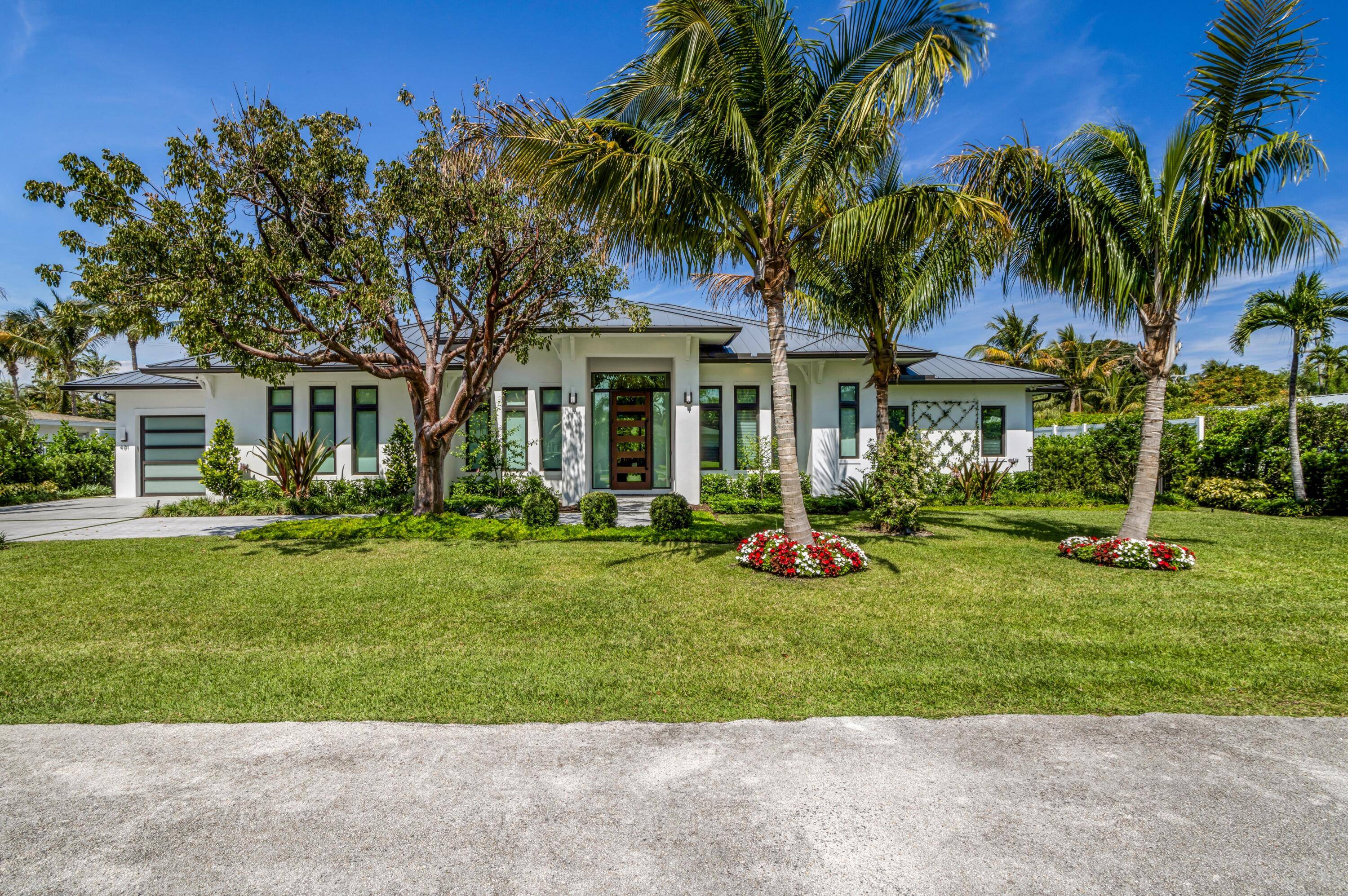 Coastal Contemporary Delray Beach residence, built in 2023 in the desirable Lake Ida neighborhood, features an exceedingly livable floor plan with great access to its loggias, pool and gardens.
