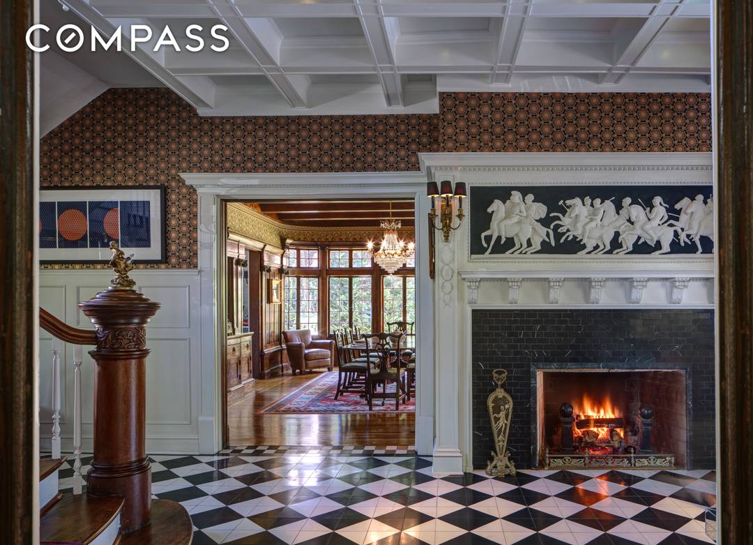 This majestic turn of the century mansion was built for the New York Industrialist George Gale in 1905 by H.