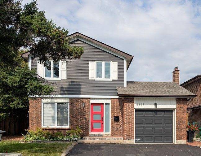 Welcome to this charming 2 storey detached home in the heart of Clarkson, offering the perfect blend of comfort, convenience, and lifestyle.