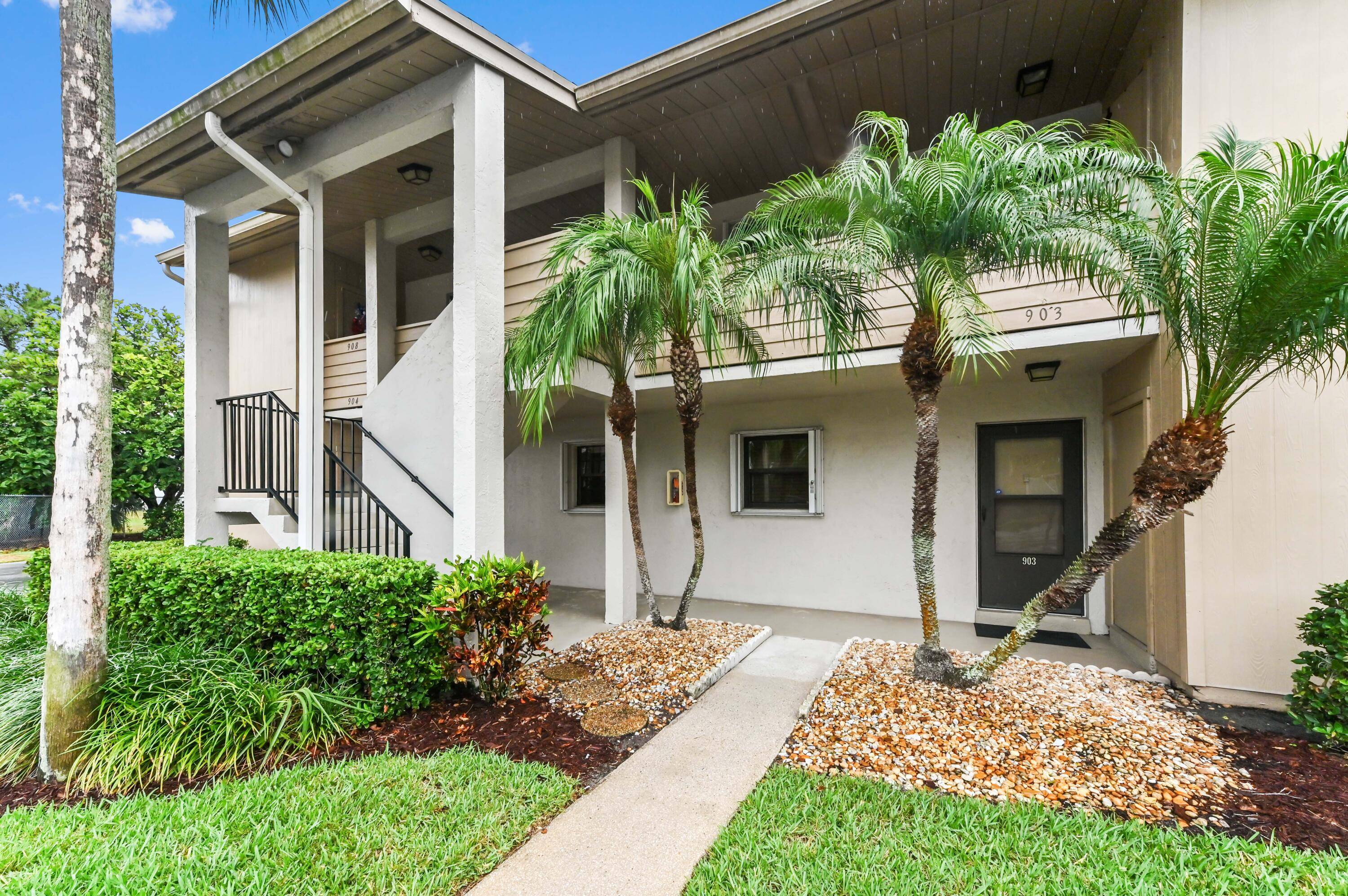 Welcome to this bright and inviting 2 bedroom, 2 bathroom second floor condo located in the desirable Indian Pines community of Stuart, FL.