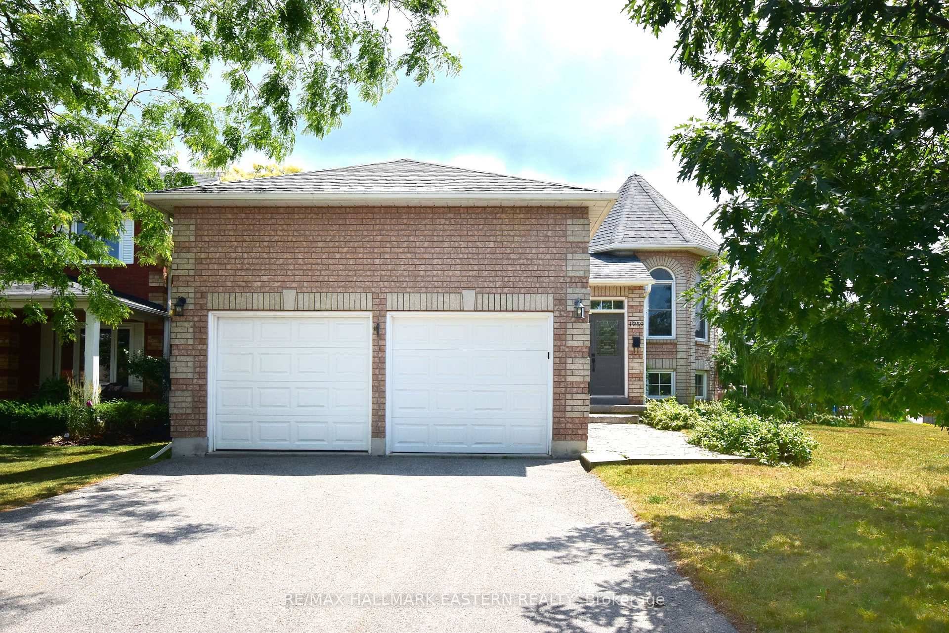 All brick raised bungalow with 3 2 bedrooms and 3 Baths.