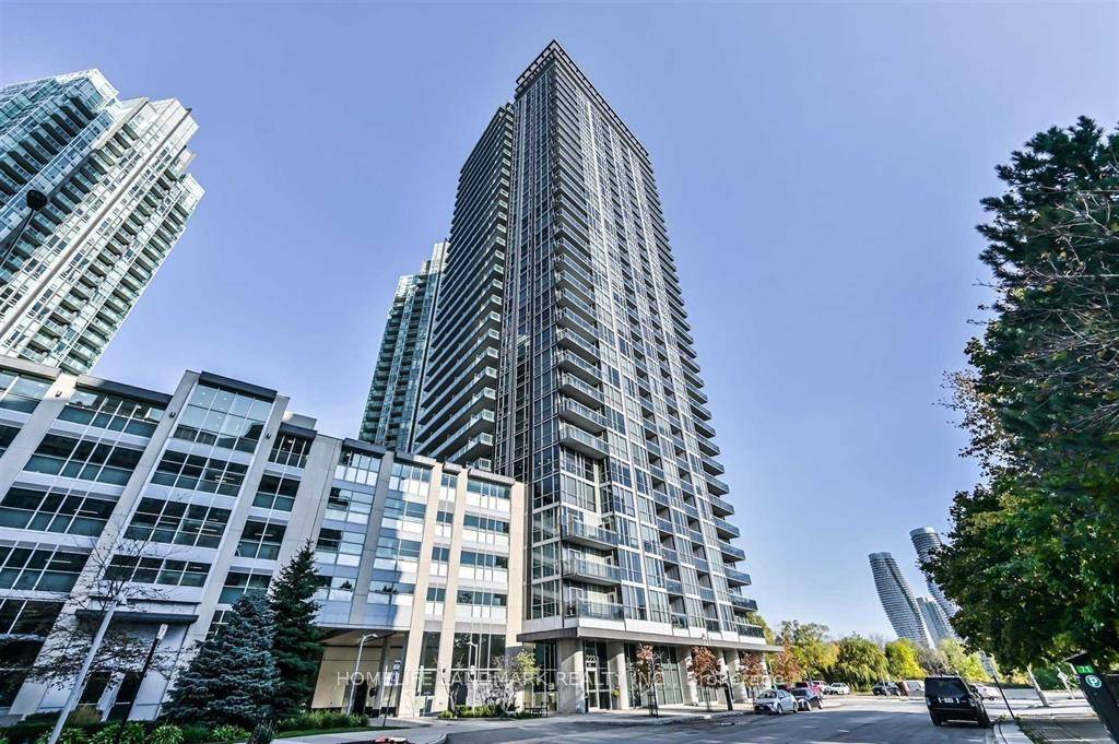 Located In The Heart Of Mississauga, Bright And Spacious Layout, 9' Ceilings, Modern Kitchen With S S Appliances, Granite Counter, Breakfast Bar.