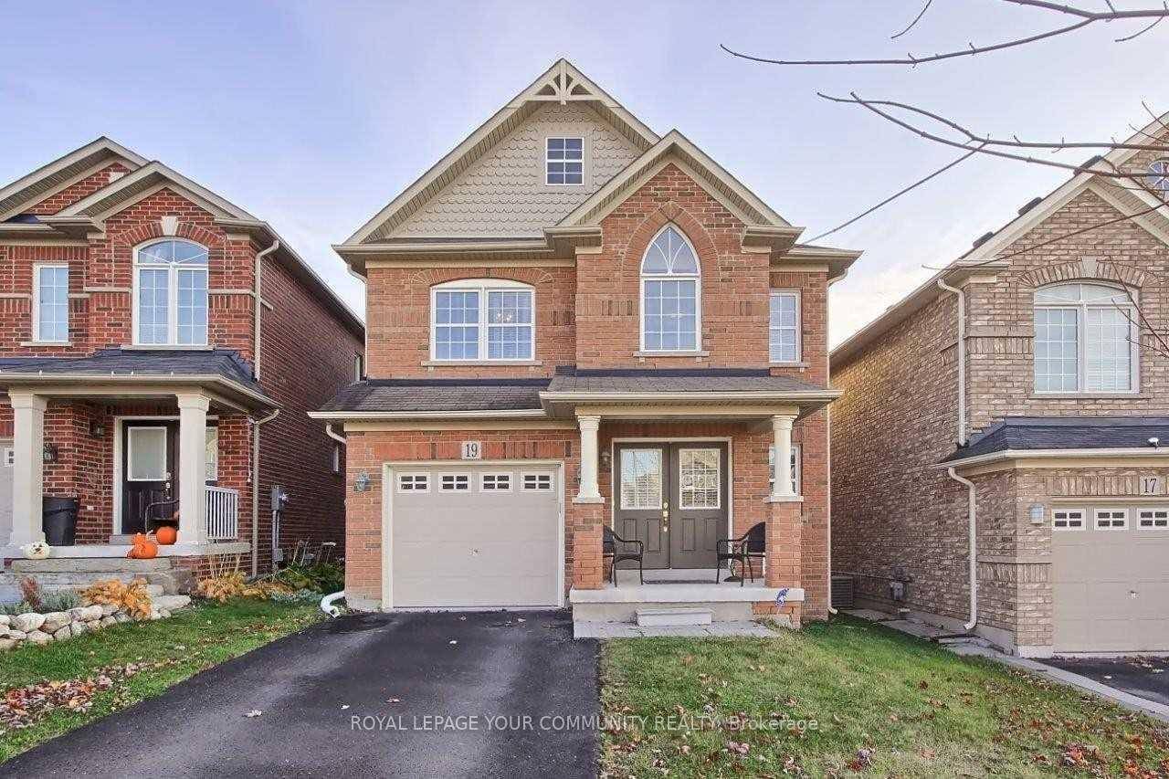Fabulous Family Home Steps From Peggy's Wood Park amp ; Forest Pond Walking Trails !