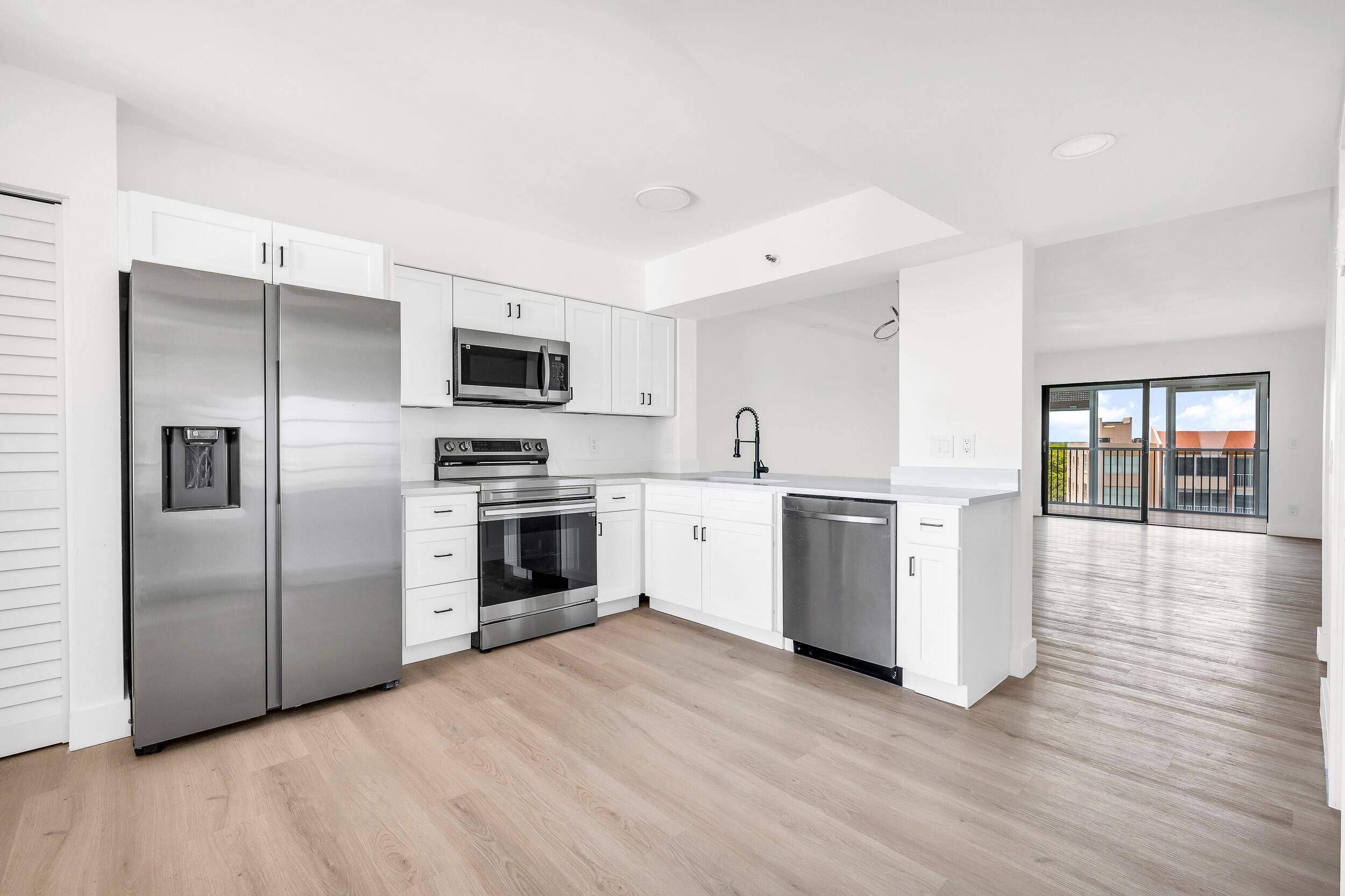 Lovely completely remodeled penthouse corner unit in Huntington Lakes, rarely available !