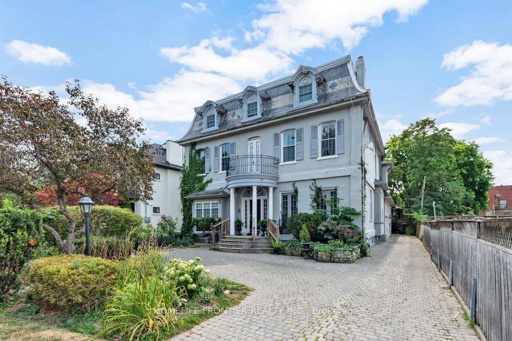 Rare Lease Opportunity Live In One Of The Most Elegant Properties In Lawrence Park.