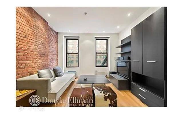 Stylish East End Avenue Gem Perfect Investment Opportunity Don't miss this thoughtfully designed and impeccably appointed residence in the charming enclave of East End Avenue.