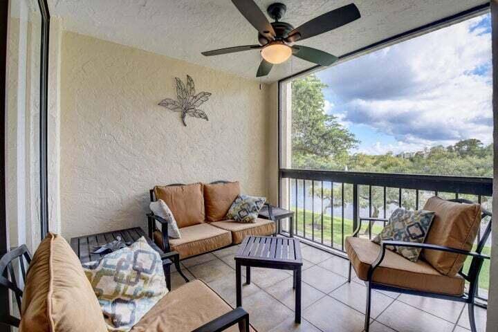 Fantastic, furnished turnkey lakeview condo.