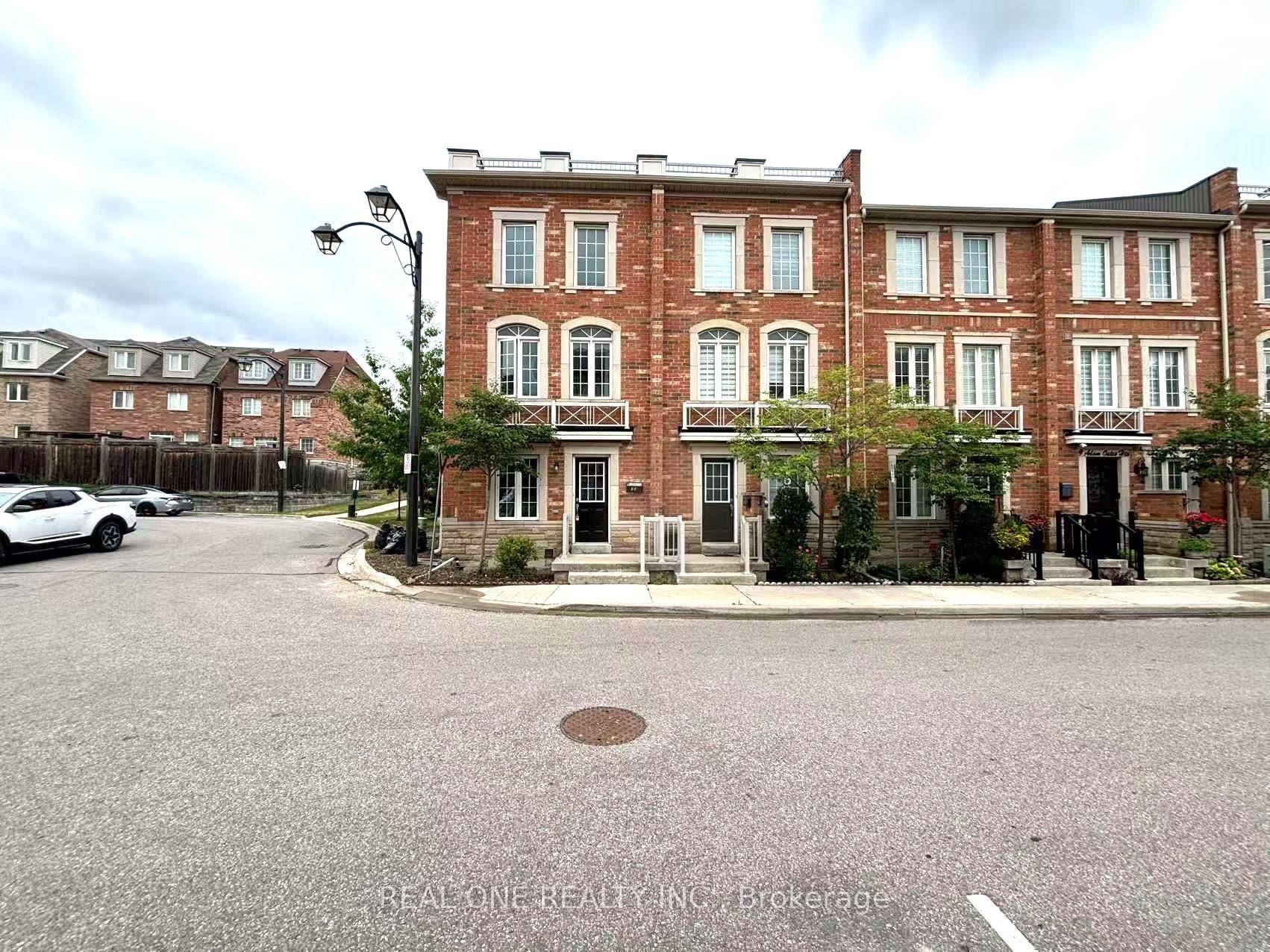 Welcome to Oakdale Village, One of North York's Most Convenient amp ; Family Friendly Neighborhoods.