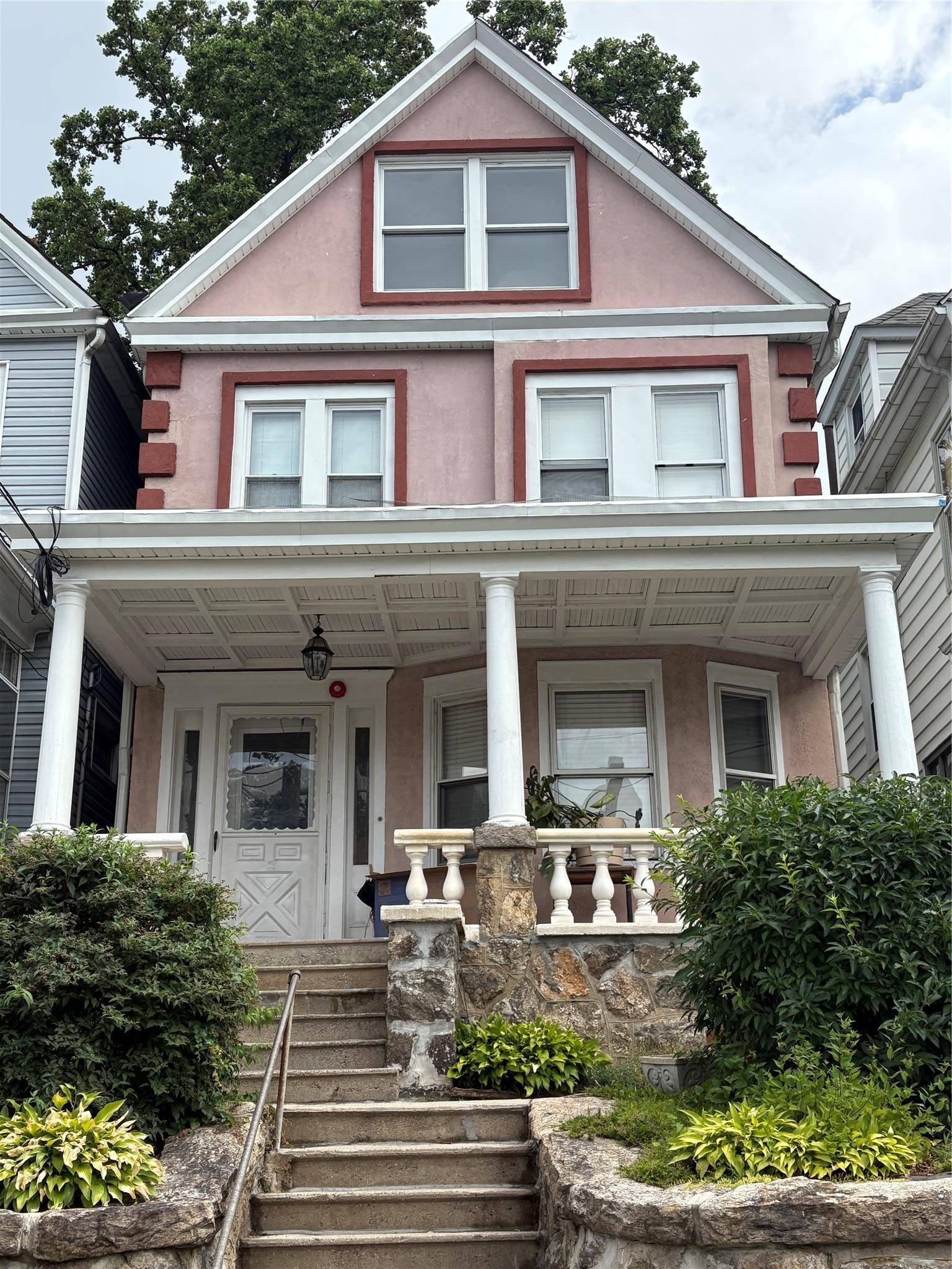 This single family residence in East Yonkers features beautiful stucco on the exterior.