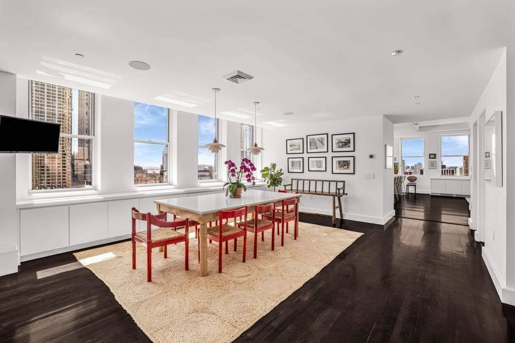 Stunning Five Bedroom Tribeca Loft with Dazzling Views Located just steps from City Hall Park, this spectacular five bedroom loft in Tribeca s prestigious Tower 270 offers approximately 5, 000 ...