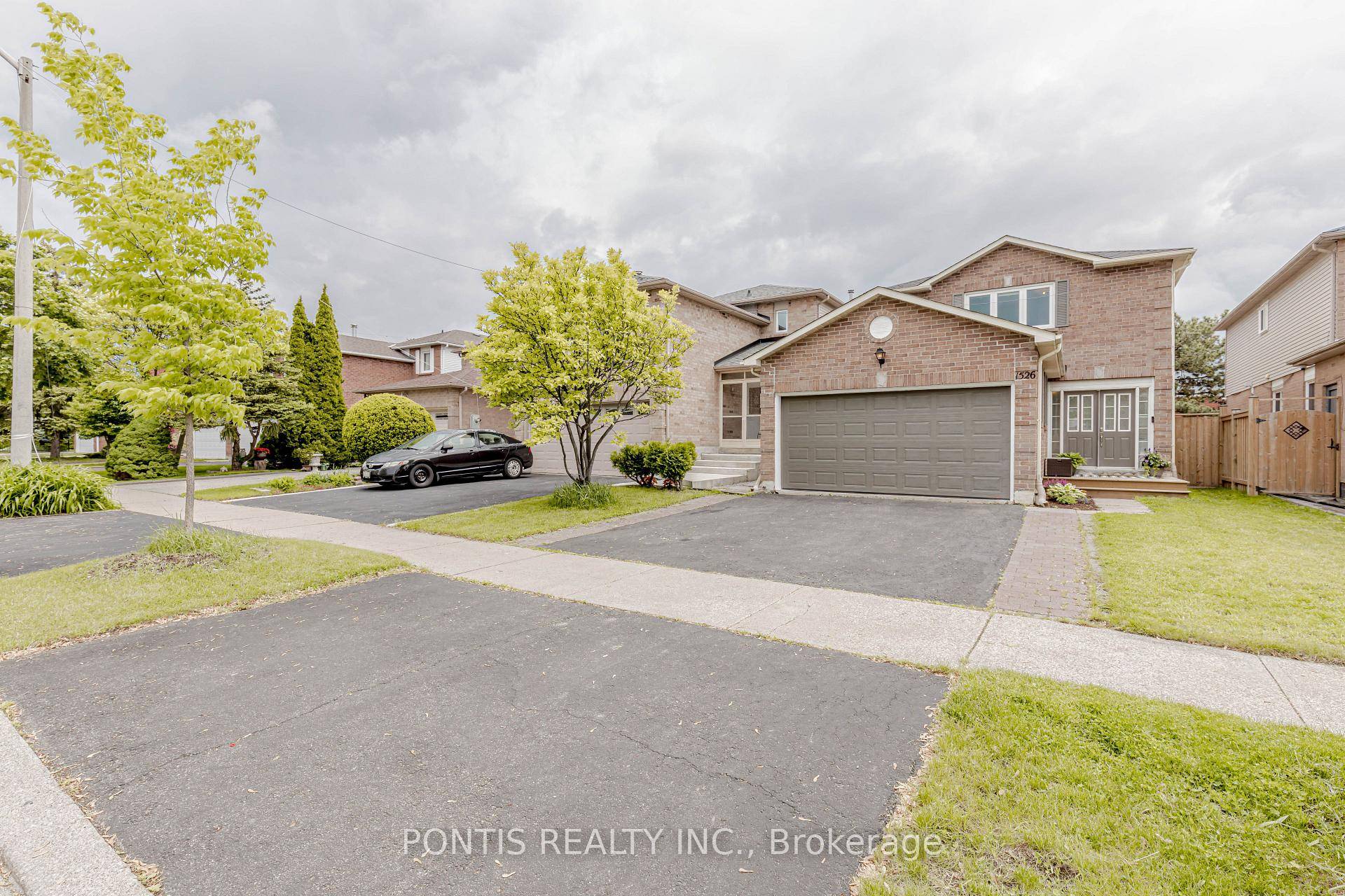 Welcome to this Beautifully Maintained Detached Home with a 2 Car Garage, Located in One of Mississauga's Most Desirable amp ; Family Friendly Neighbourhoods.
