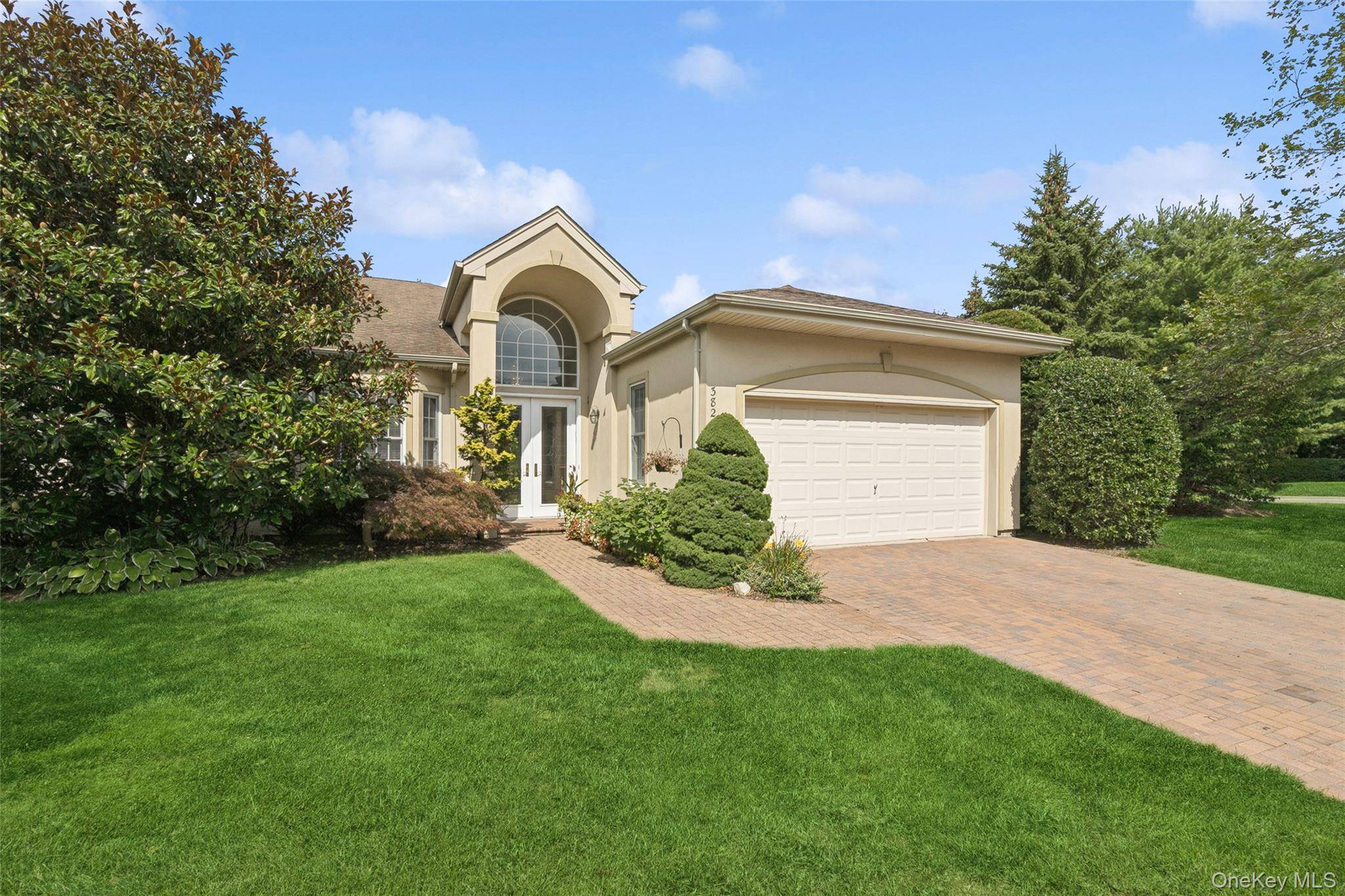 Country Club Living in The Greens at Half Hollow Beautifully updated, this Valencia ranch home epitomizes maintenance free living in a 55 luxury gated community with unparalleled amenities in The ...