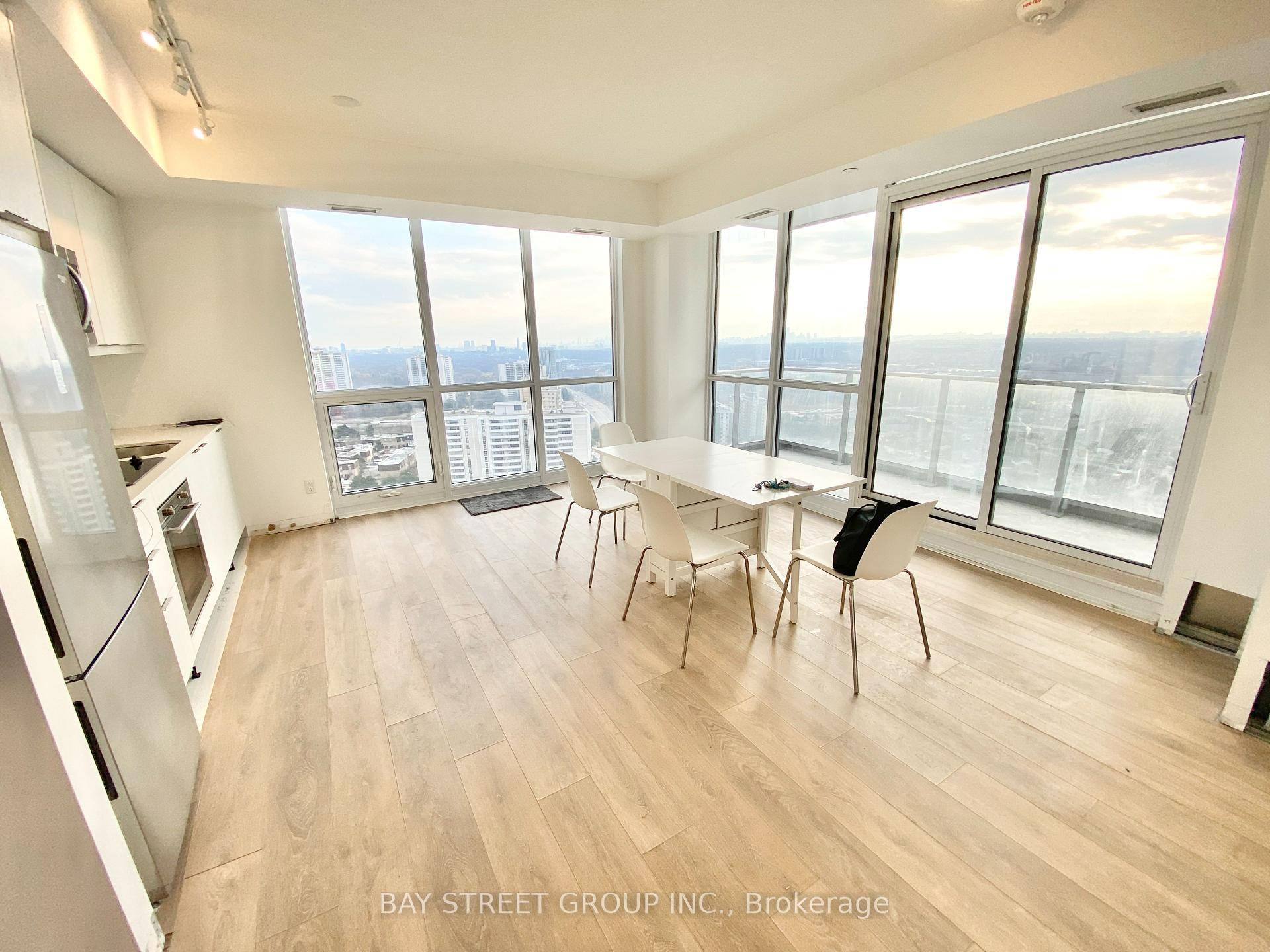 Brand New Spectacular Unit With 2 Bedrooms 2 Full Baths.
