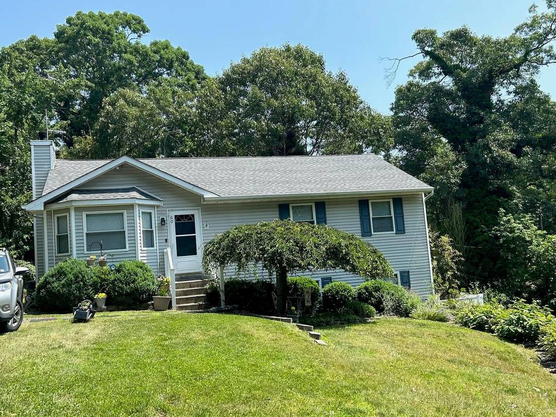 This single family residence is located in the Rocky Point School District, with nearby access to Rocky Point Elementary School, Rocky Point Middle School, and Rocky Point High School.