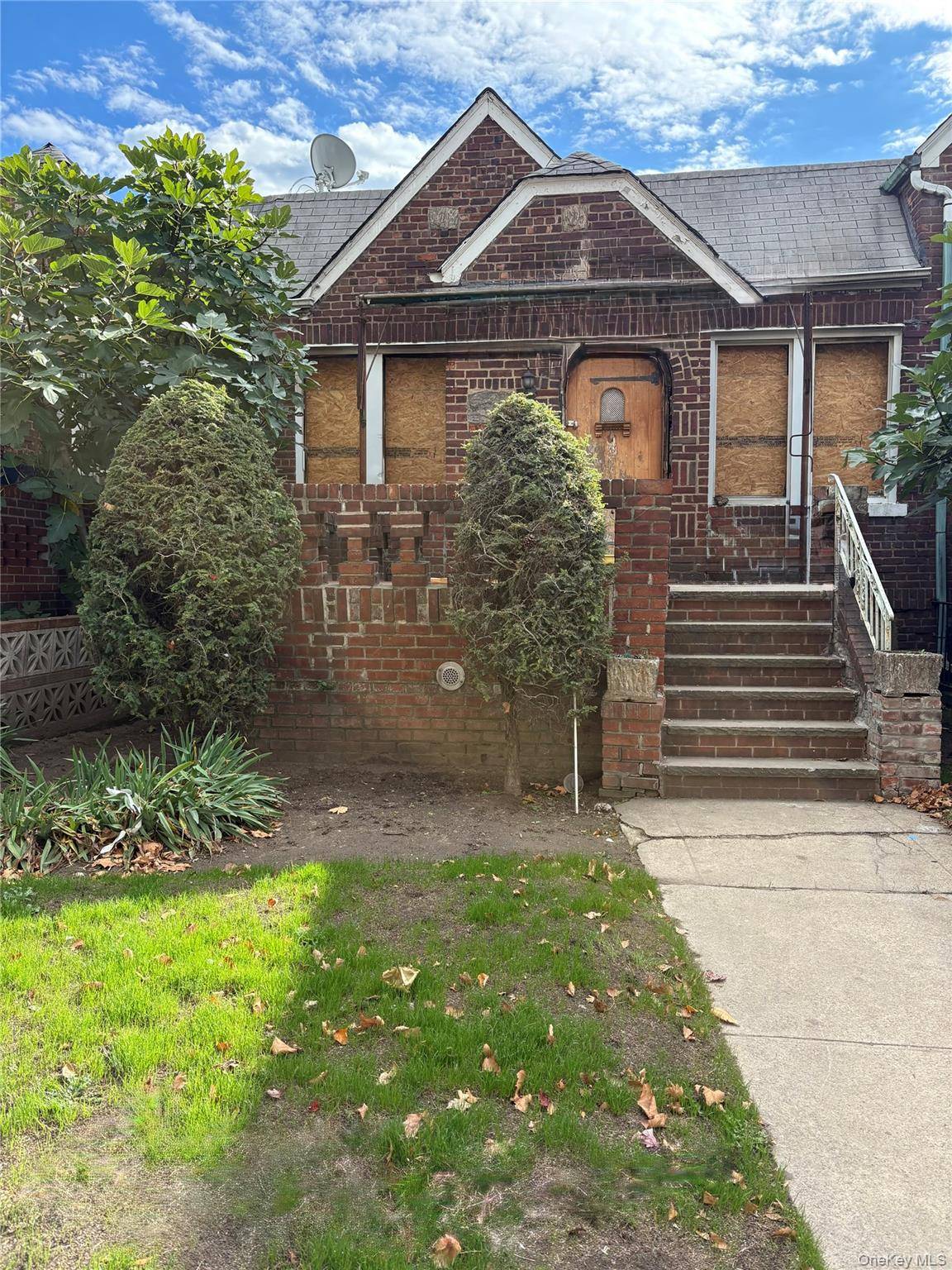 Please do not walk the property drive by only.