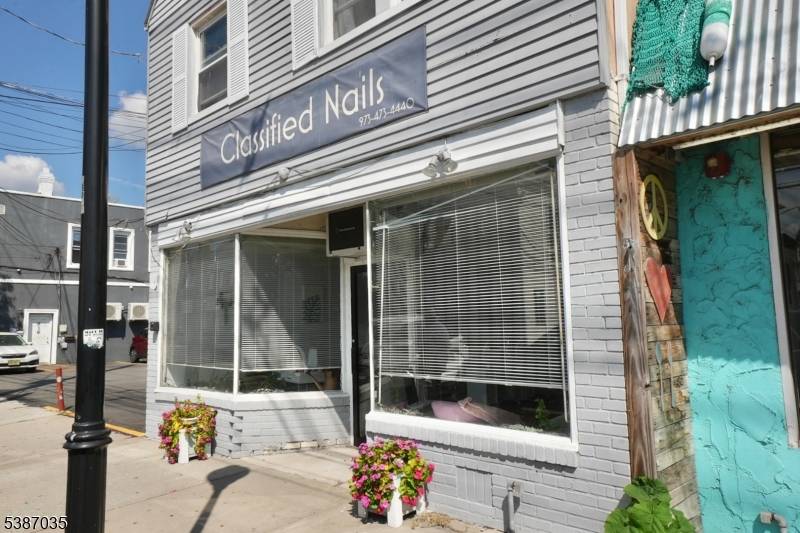Nail Salon ! Prime Clifton Location !