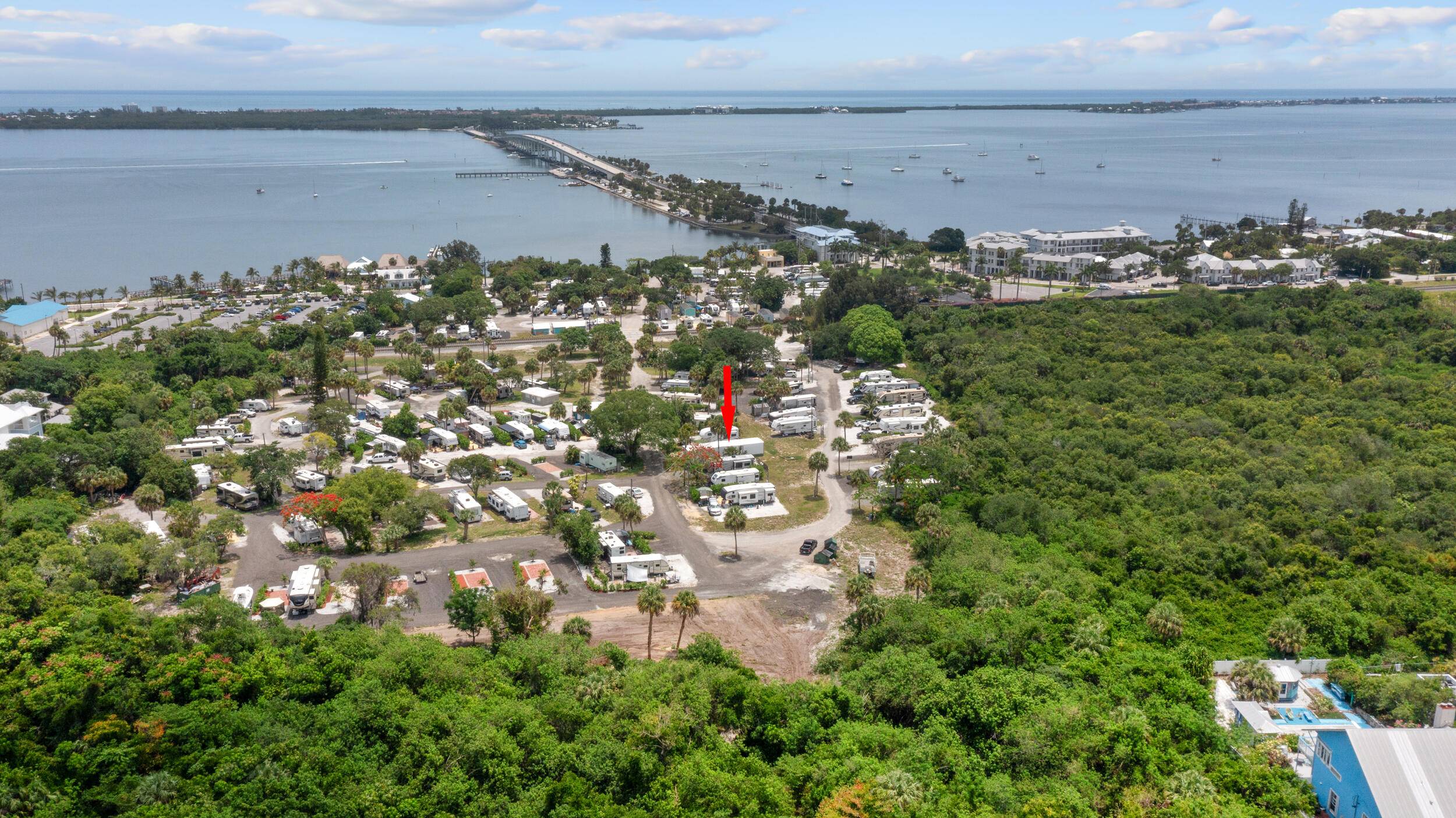 Charming mobile home in desirable Jensen Beach with river views and prime location near shopping and dining.