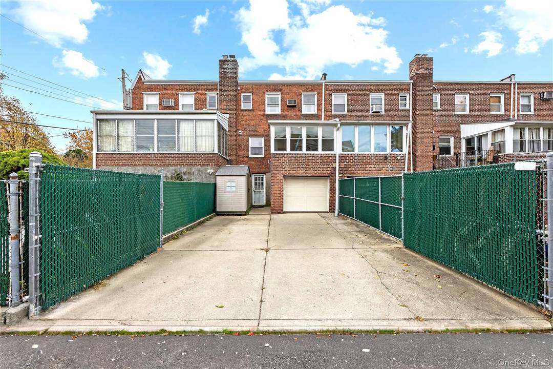 Amazing three bedroom all brick home in prestigious Beechhurst, Whitestone.