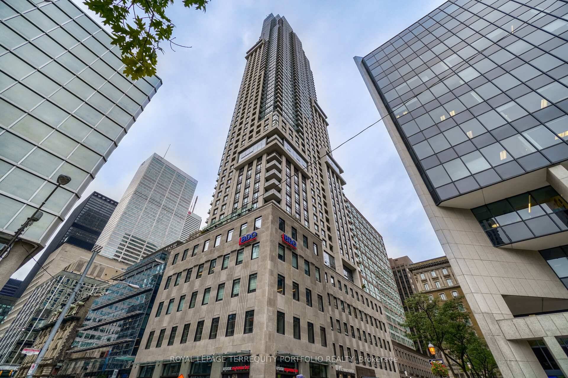 Live in the Heart of Downtown Toronto !