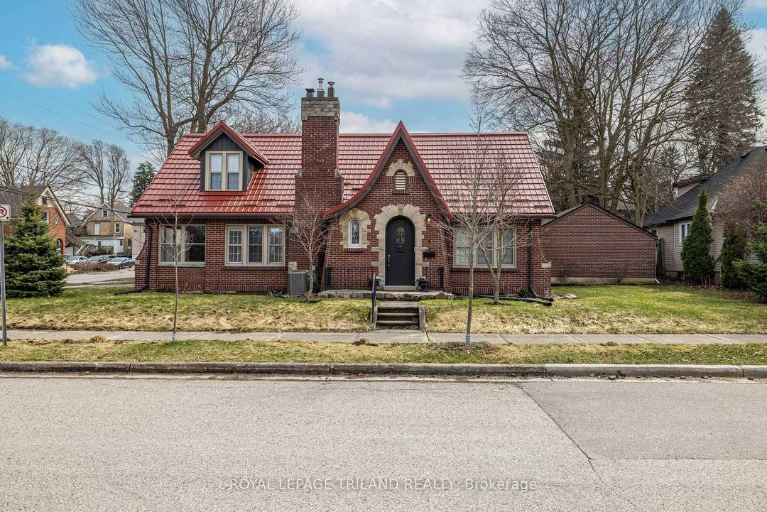 Welcome to this beautifully updated licensed duplex in the heart of Wortley Village, one of London's most desirable neighbourhoods.