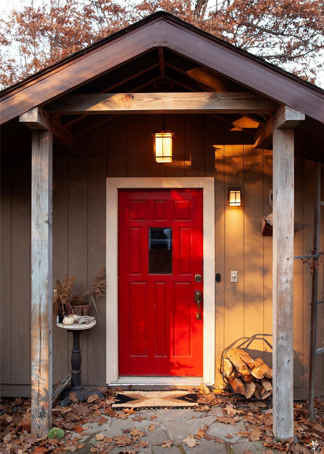Stylish Seasonal Rental on 50 Private Acres is your Fall Winter Retreat with Hot Tub, Sauna amp ; Artist Studio.