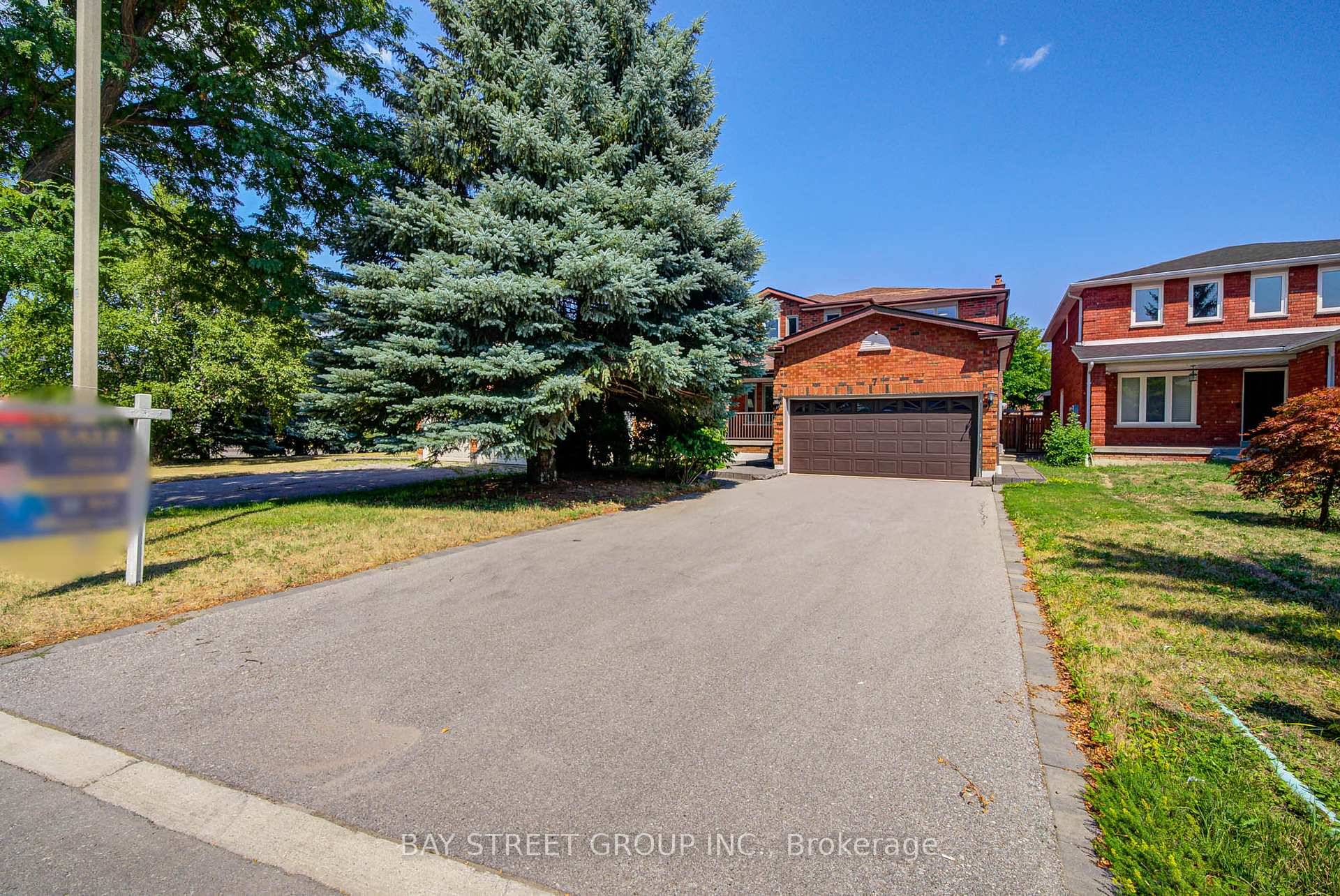 Welcome to 7 San Marko, perfectly situated in a peaceful and highly sought after court in the heart of Prime East Woodbridge.