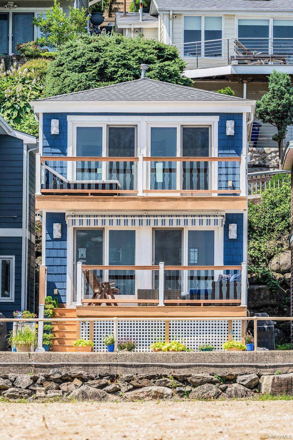 Beachfront spectacular ! This 2 bedroom, 2 bathroom custom built 2008 Port Washington home is located in a private beach co op community perfectly situated on Long Island's Gold Coast ...