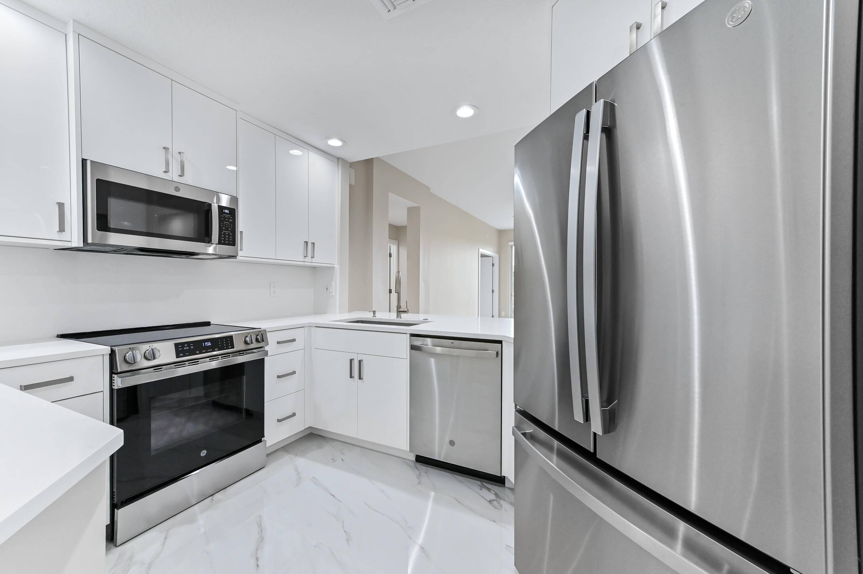 Introducing a sophisticatedly updated residence at 12510 Crystal Pointe Dr 102, located in the vibrant heart of Boynton Beach, Florida.