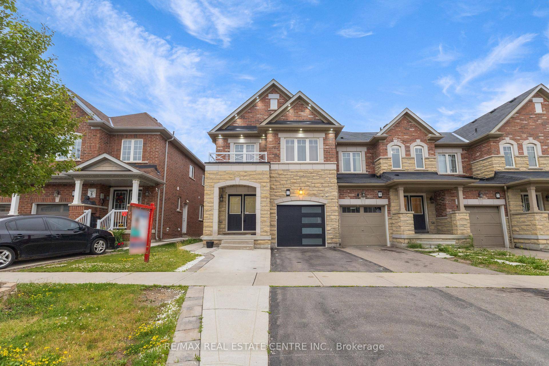 Stunning Better Than A Semi, This Beautiful 4 1 Br End Unit Town Home Is Fully Upgraded With Modern Design Thousands Of Dollars Spent On Recent Renovations.