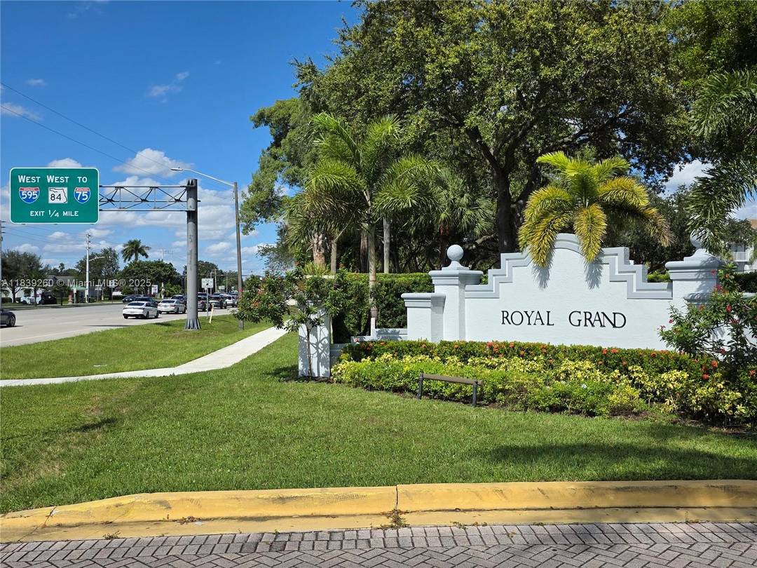 gt ; gt ; gt ; Beautifully remodeled 2 bed, 2 bath split floor plan apartment !