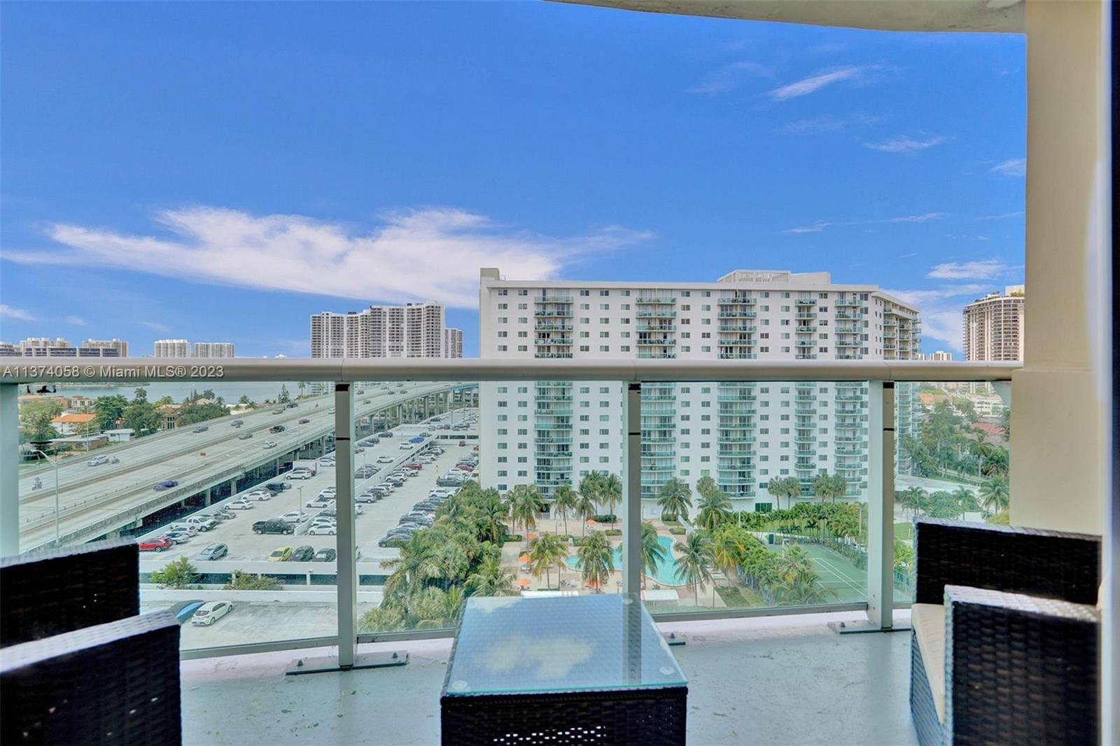 BEAUTIFULLY UPDATED AND FULLY FURNISHED 1500SQF 2B 2B UNIT IN OCEAN RESERVE AVAILABLE FOR LONG TERM YEARLY RENTAL.