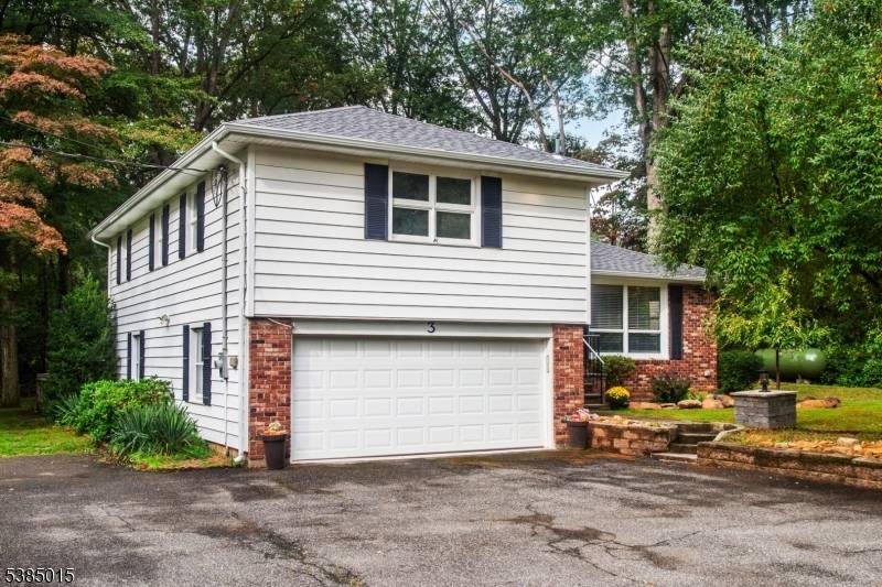 Beautifully renovated and truly move in ready, this stunning home is located on a quiet cul de sac in the sought after Succasunna neighborhood !
