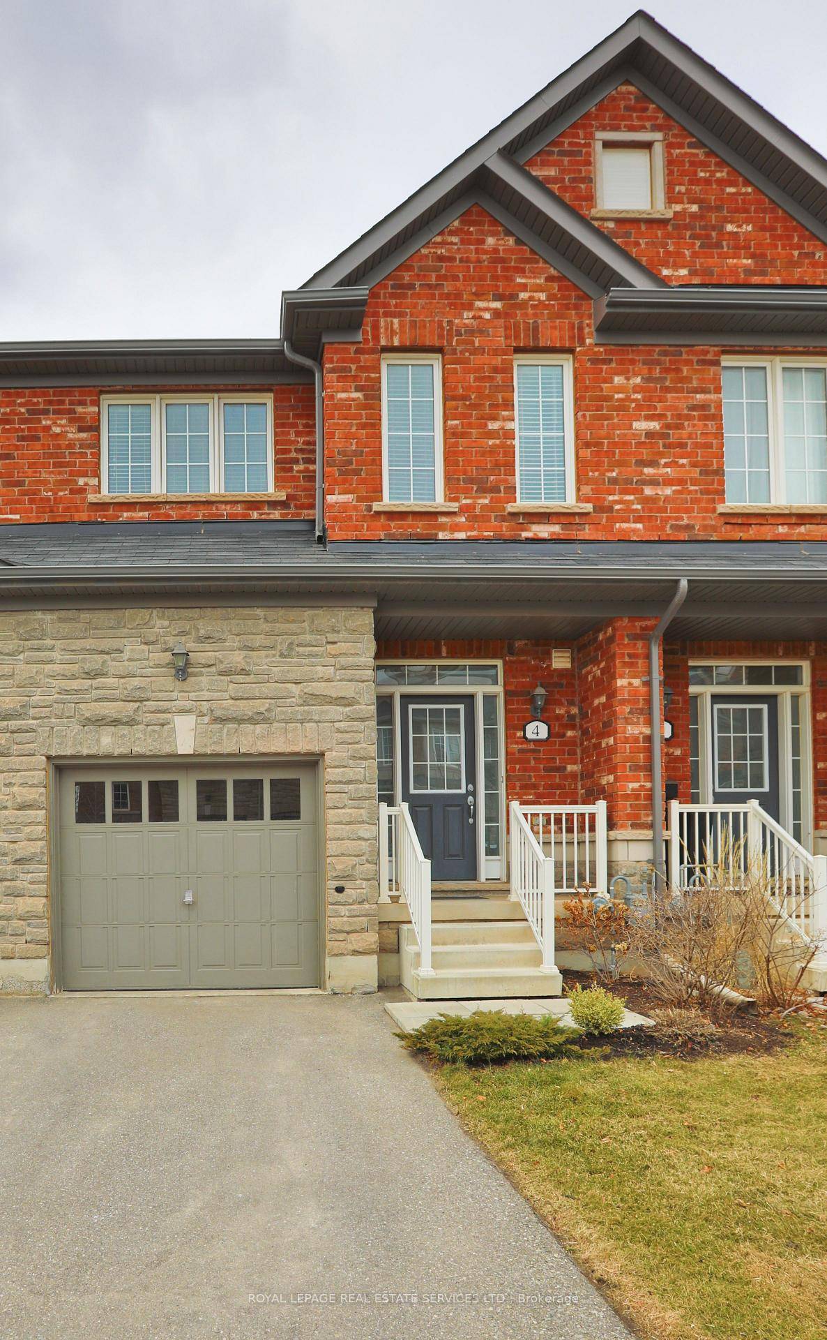 Enjoy peaceful, comfortable living in this beautifully maintained executive walkout townhouse, backing directly onto private, lush greenspace a rare offering in the desirable Willmott neighbourhood.