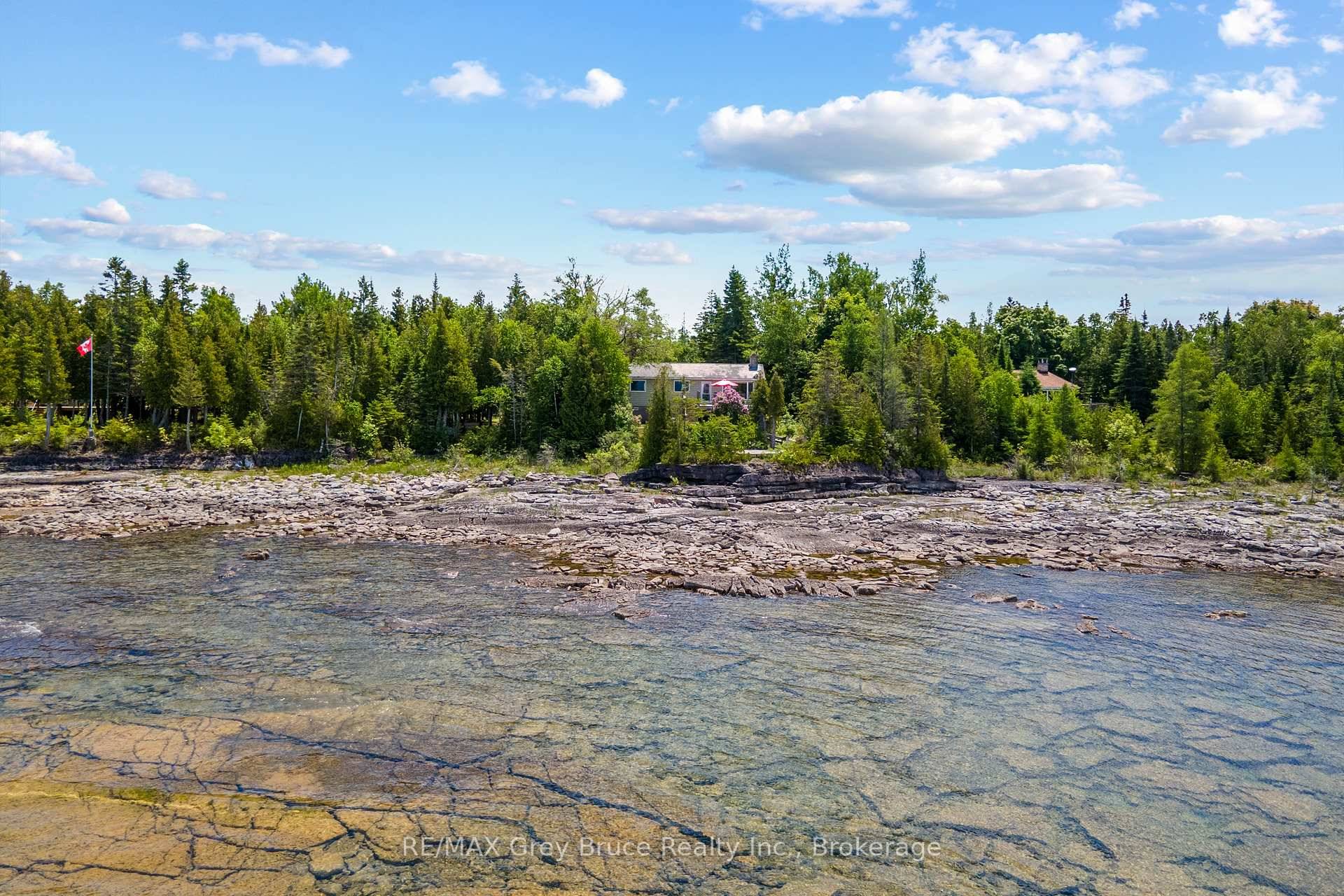TURN KEY LAKEFRONT HOME COTTAGE !
