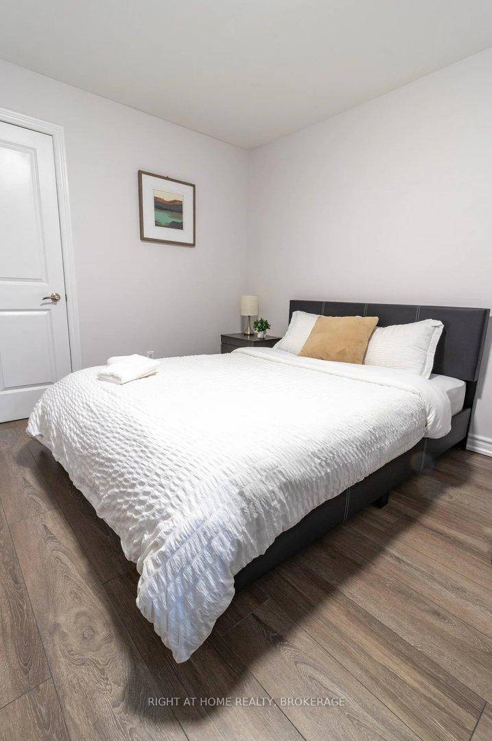 Luxury living ! Fully furnished !