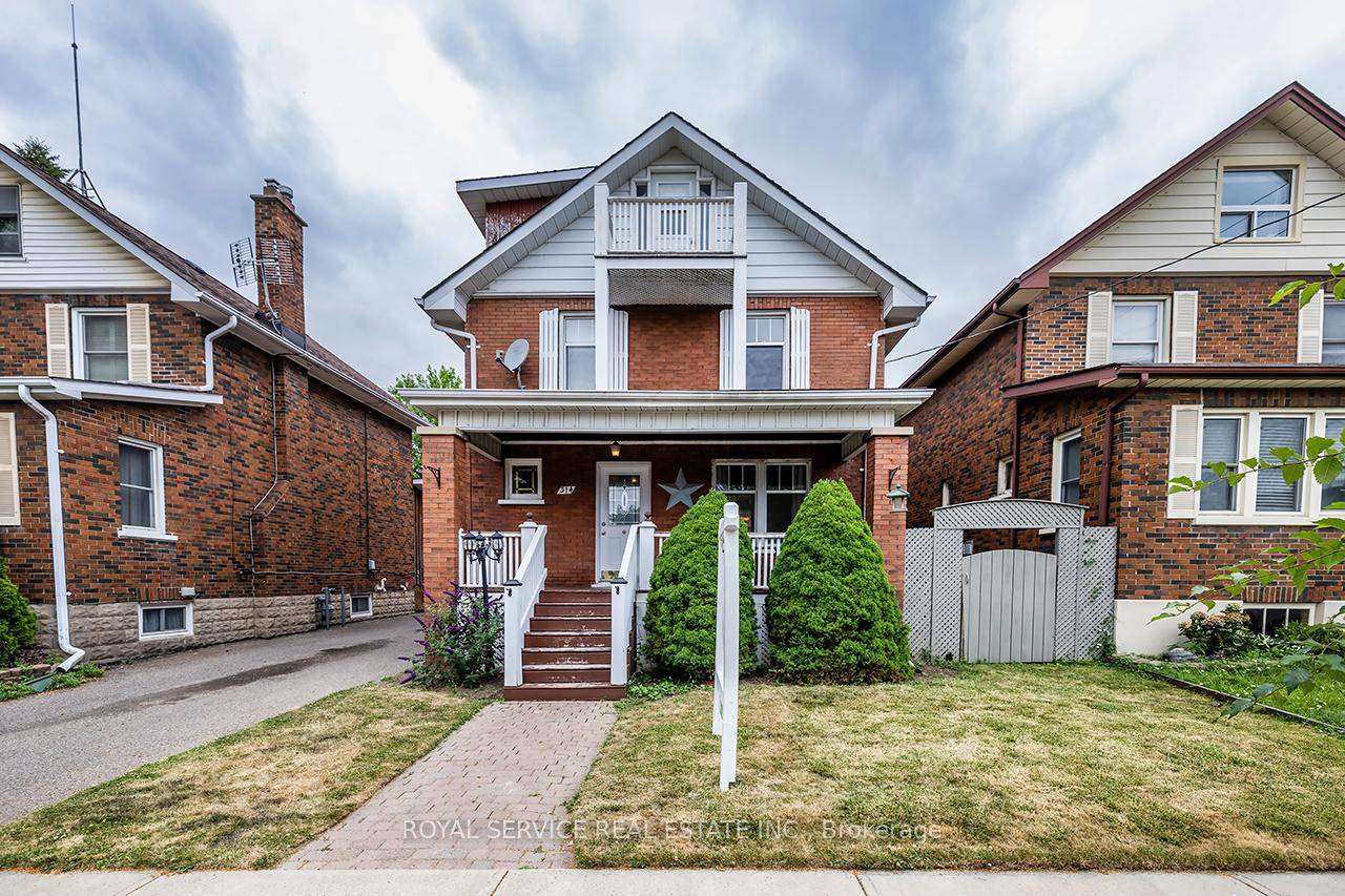 Looking for space, flexibility, and the opportunity to make a home your own ?