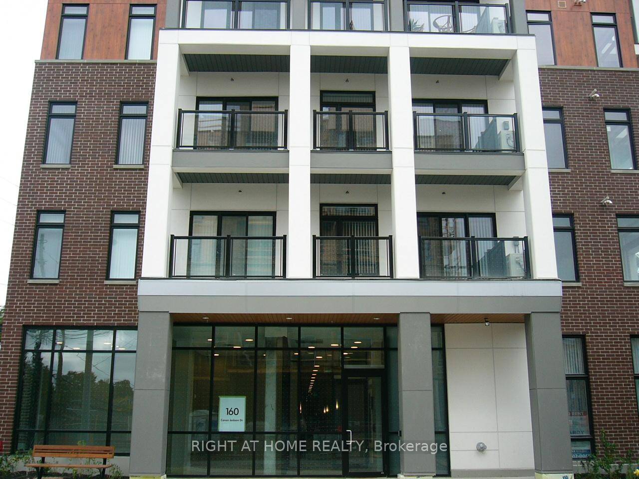 Luxurious Spacious Unit With Modern Appliances And Finishes In A Newer Building By Daniels.